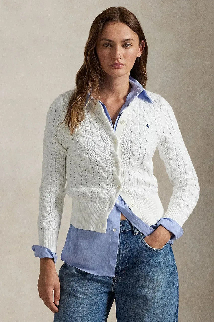 Baumwollstrickjacke mit Zopfmuster und Rundhalsausschnitt