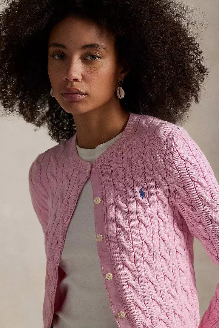 Baumwollstrickjacke mit Zopfmuster und Rundhalsausschnitt